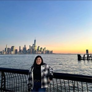 Meet your Posher, Valeria